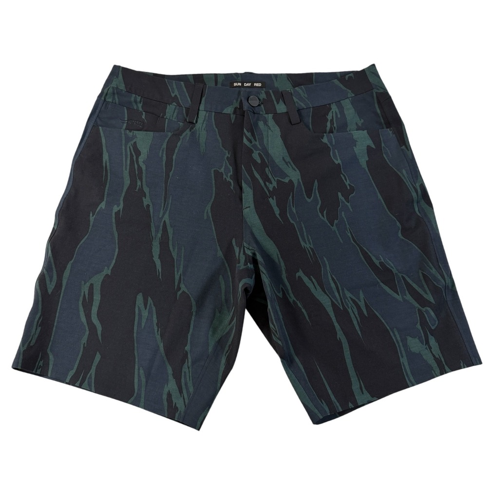 Sun Day Red Mens Tiger Woods Camo Golf Shorts Size 32 Dark Green Black Athletic